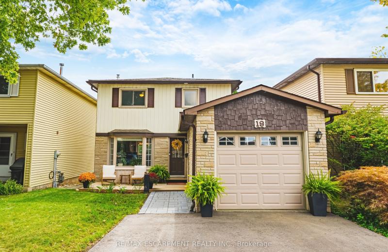 19 Hillsdale Court, Hamilton, ON L9H 6H1