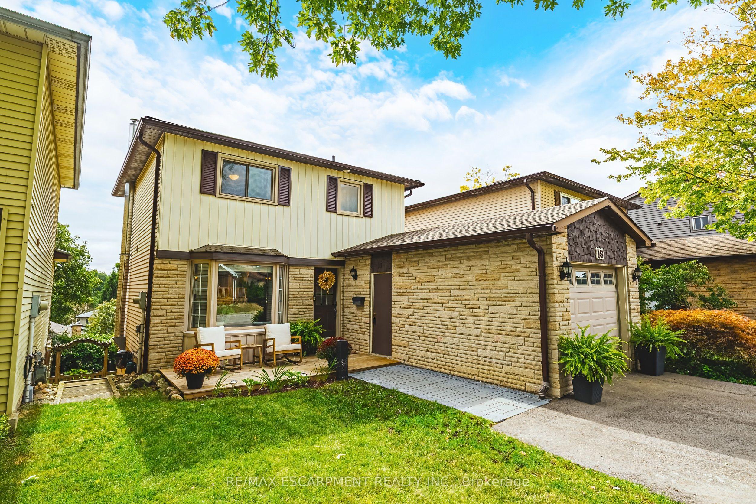19 Hillsdale Court, Hamilton, ON L9H 6H1