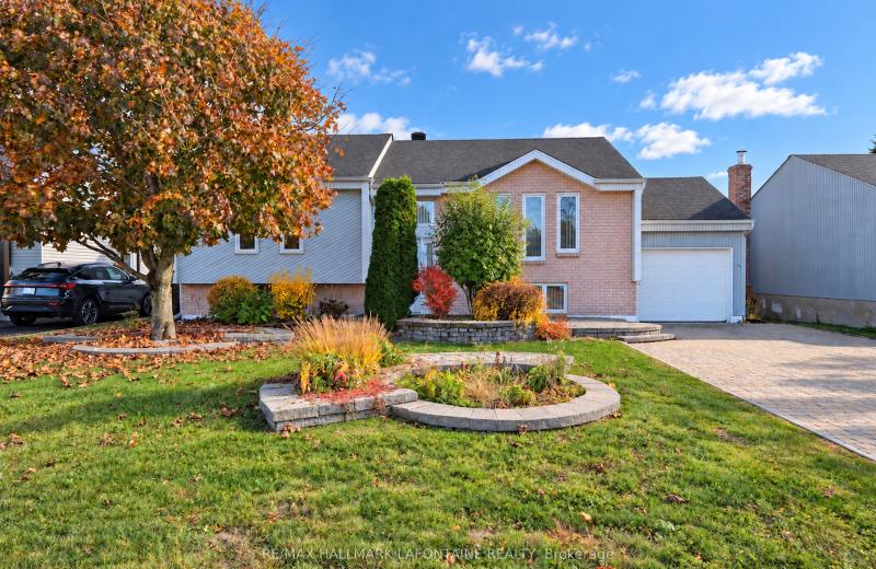 906 Royal Avenue, Hawkesbury, ON K6A 3K1