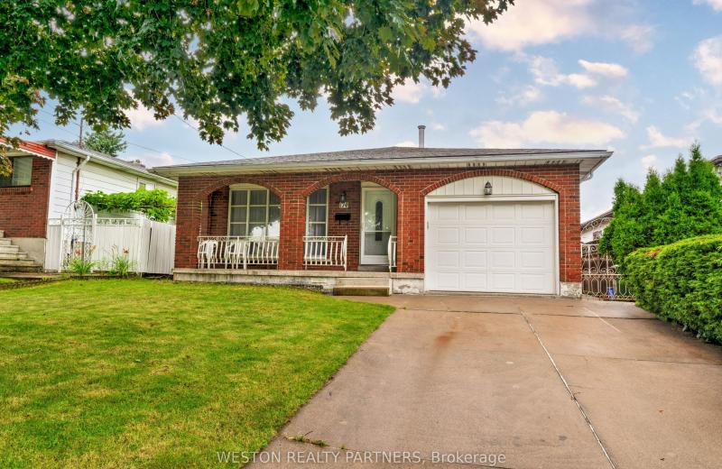 174 San Remo Drive, Hamilton, ON L9C 5T9