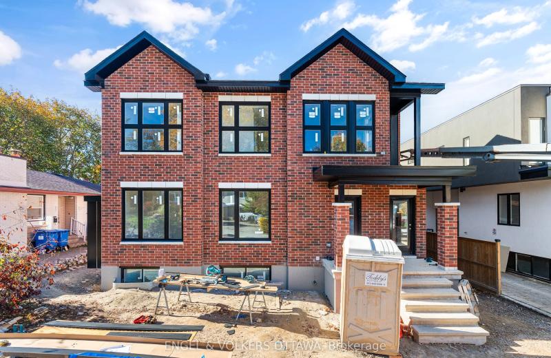 422 Hartleigh Avenue B, Woodroffe, ON K2B 5J4