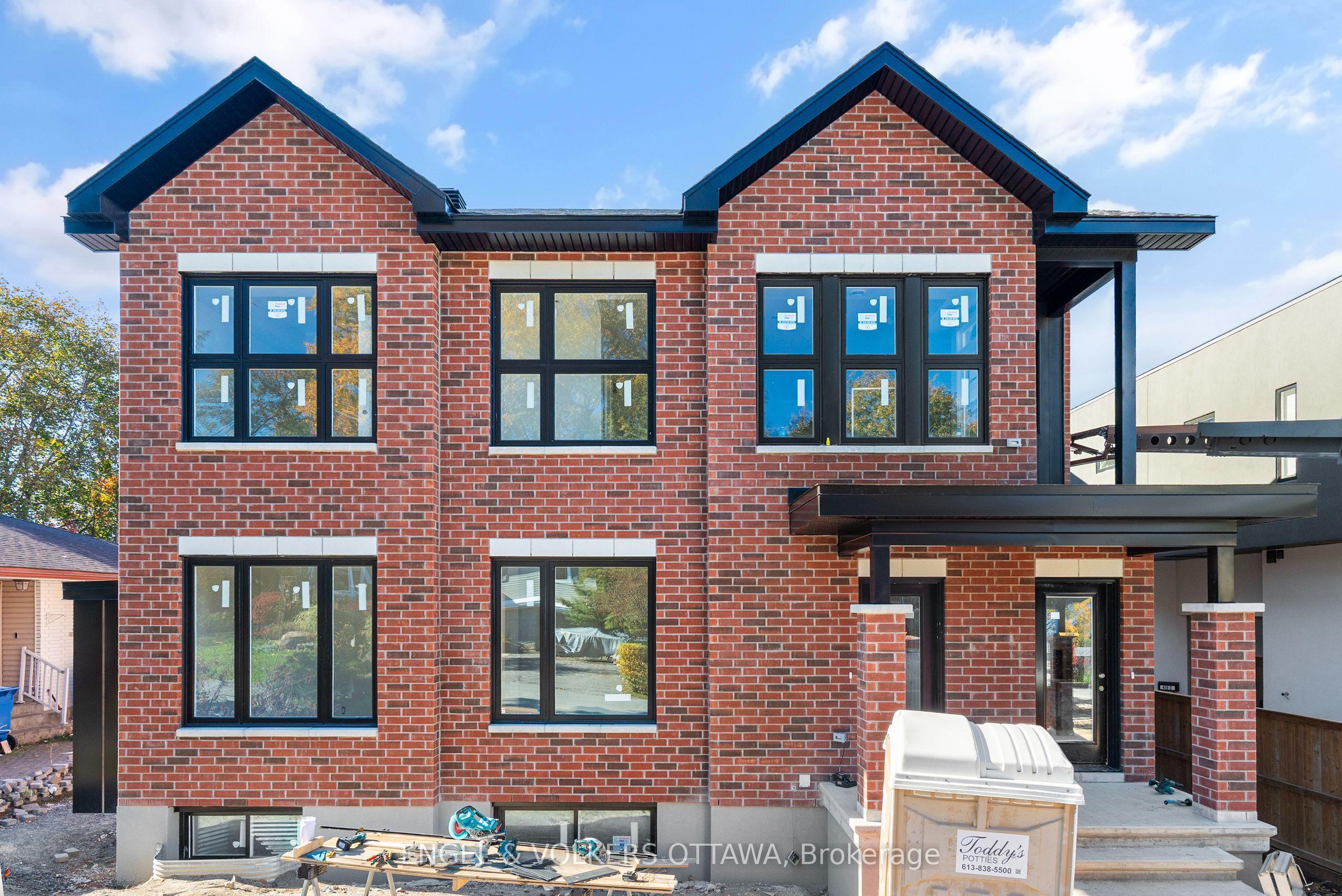422 Hartleigh Avenue B, Woodroffe, ON K2B 5J4