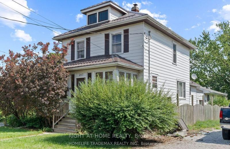 207-209 (MAIN HOUSE) Inshes Avenue, Chatham-Kent, ON N7M 2Z5