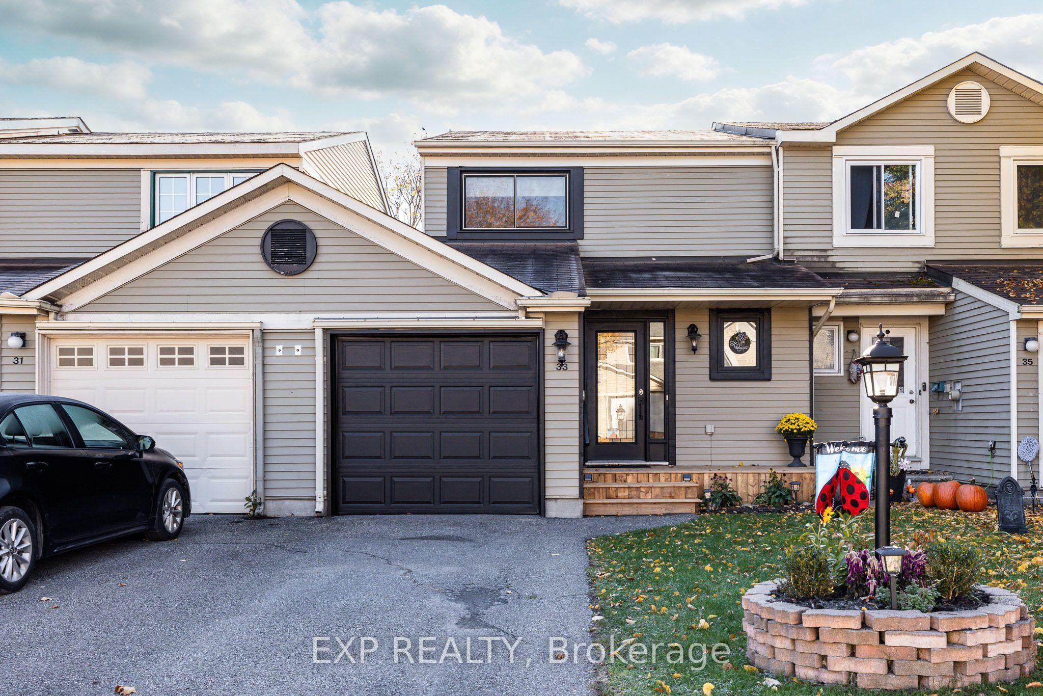 33 Shearer Crescent, Kanata, ON K2L 3M9