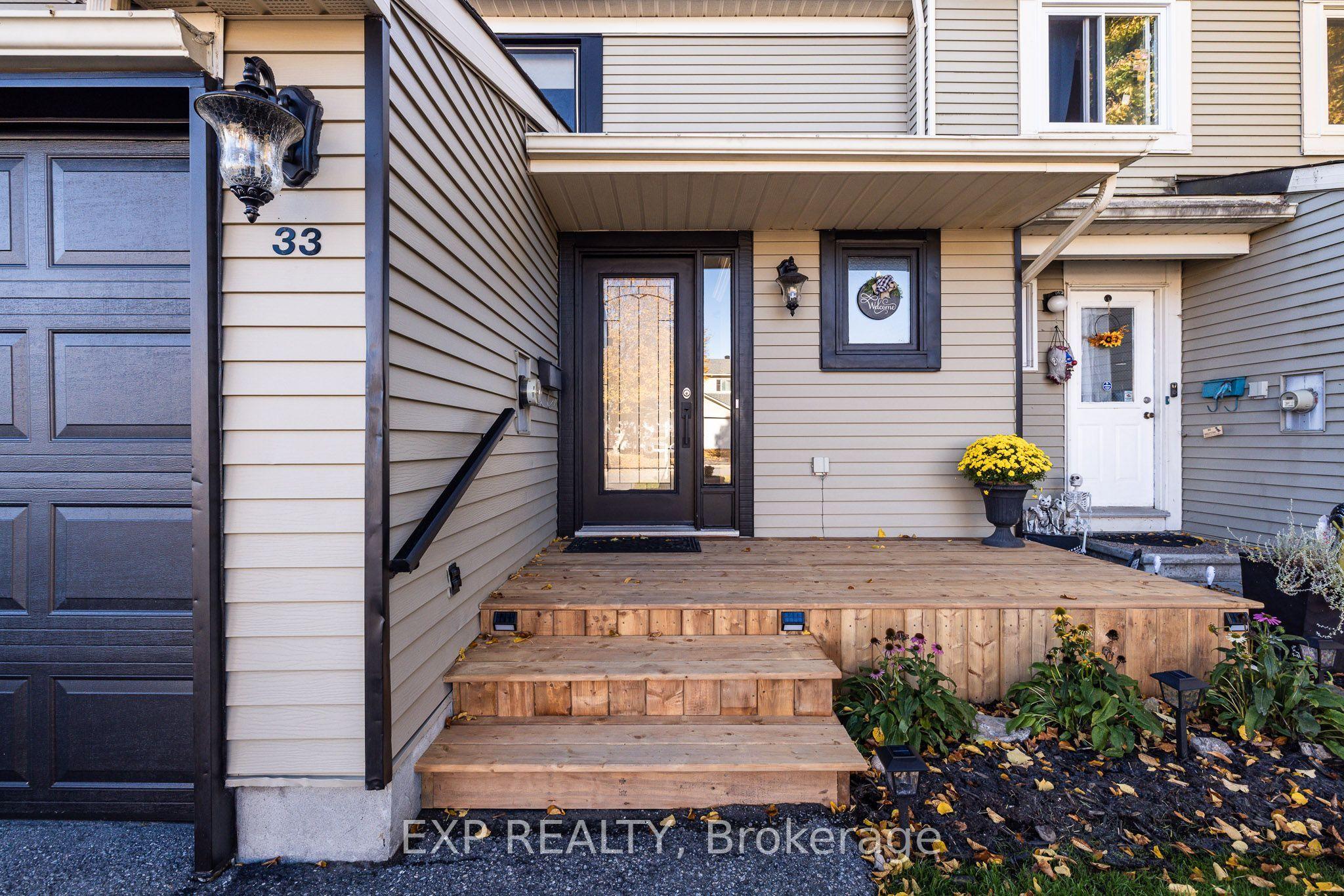 33 Shearer Crescent, Kanata, ON K2L 3M9