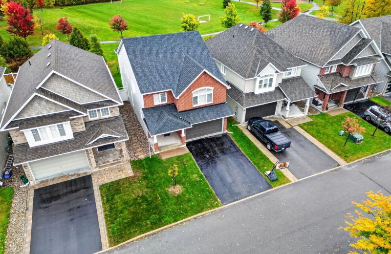 816 Azure Street, Orleans - Cumberland and Area, ON K4A 0T7