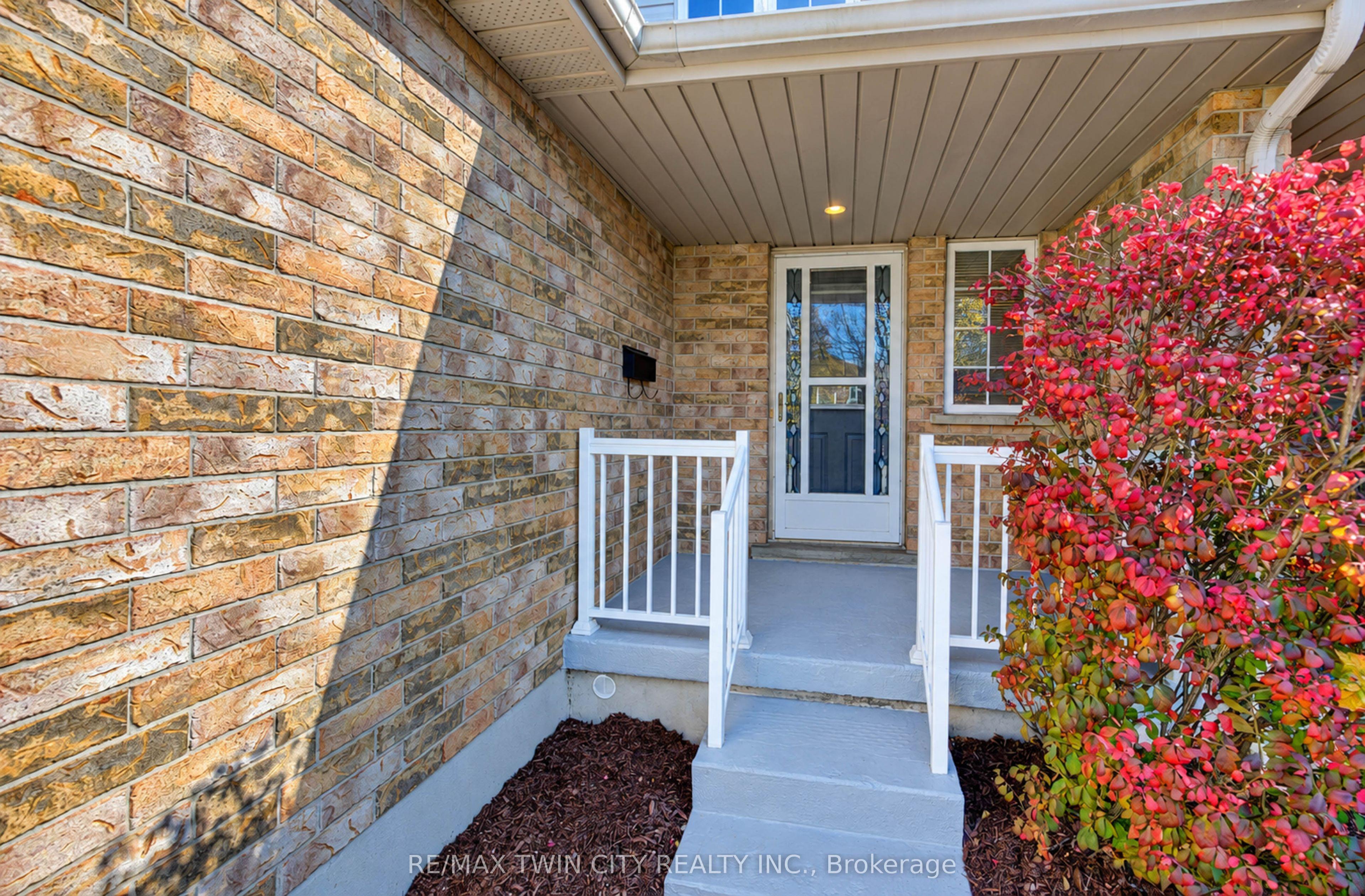 61 Chesterton Lane, Guelph, ON N1E 7A6