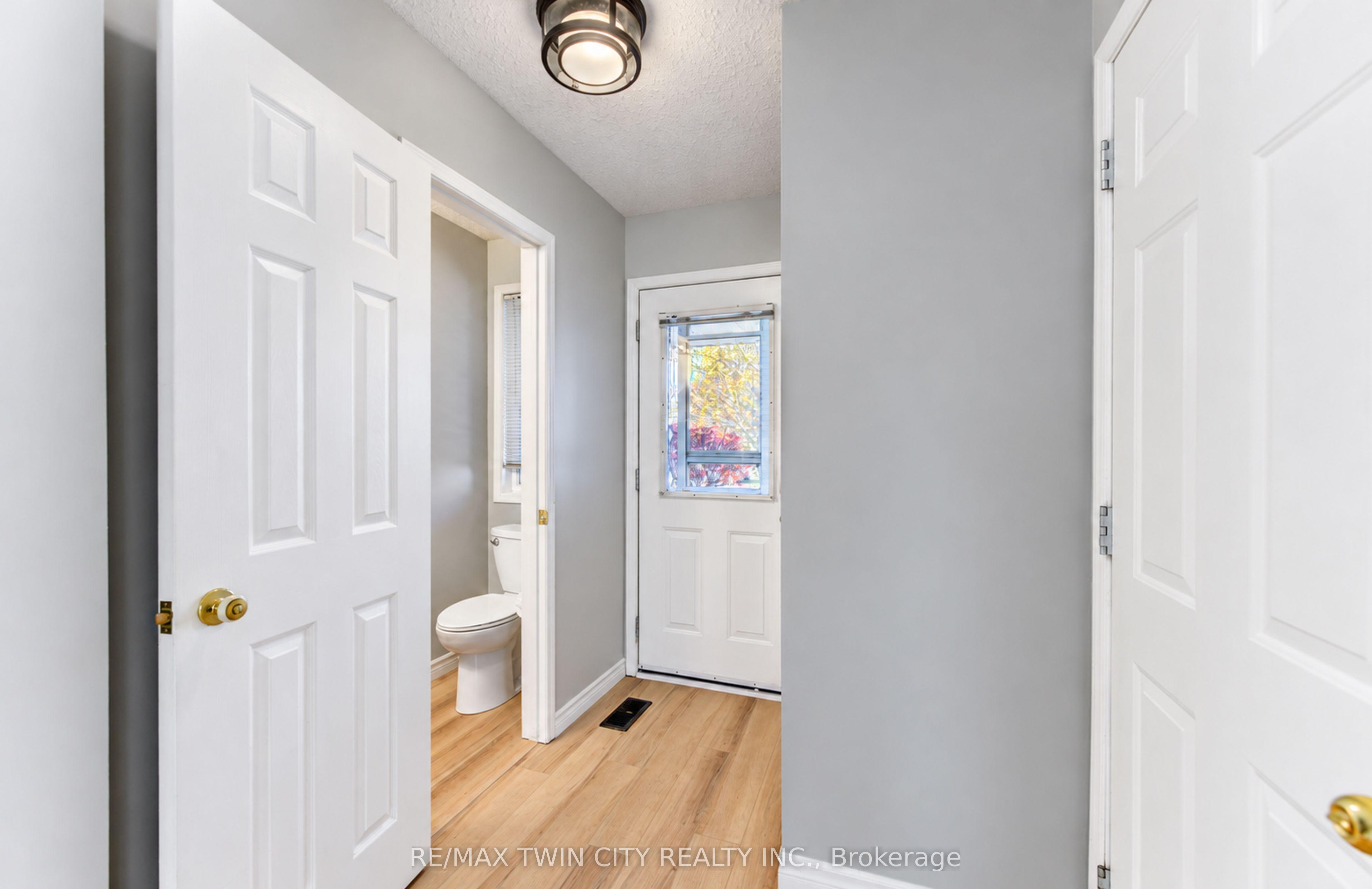 61 Chesterton Lane, Guelph, ON N1E 7A6