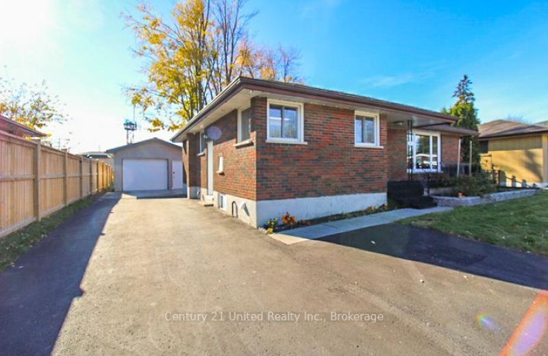 851 Timothy Street, Peterborough, ON K9H 6H5