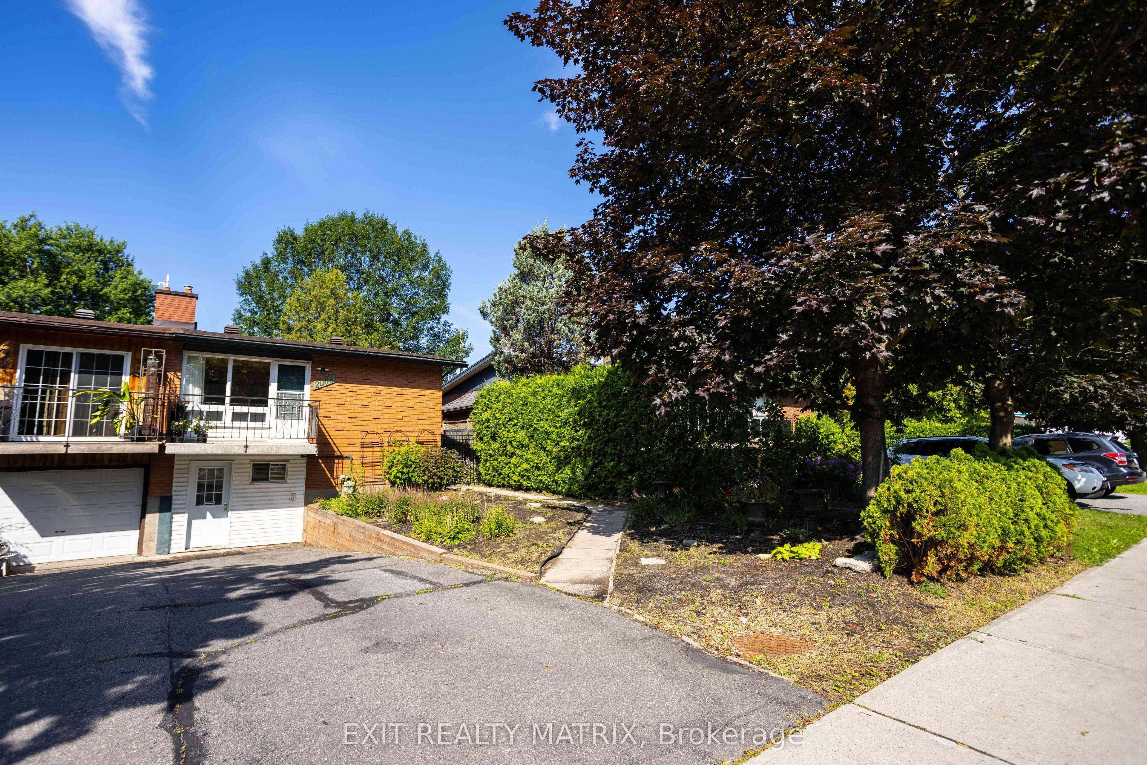2064 St Laurent Boulevard, Elmvale Acres and Area, ON K1G 1A9
