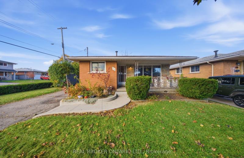 24 Rapallo Drive, Hamilton, ON L8T 3X5