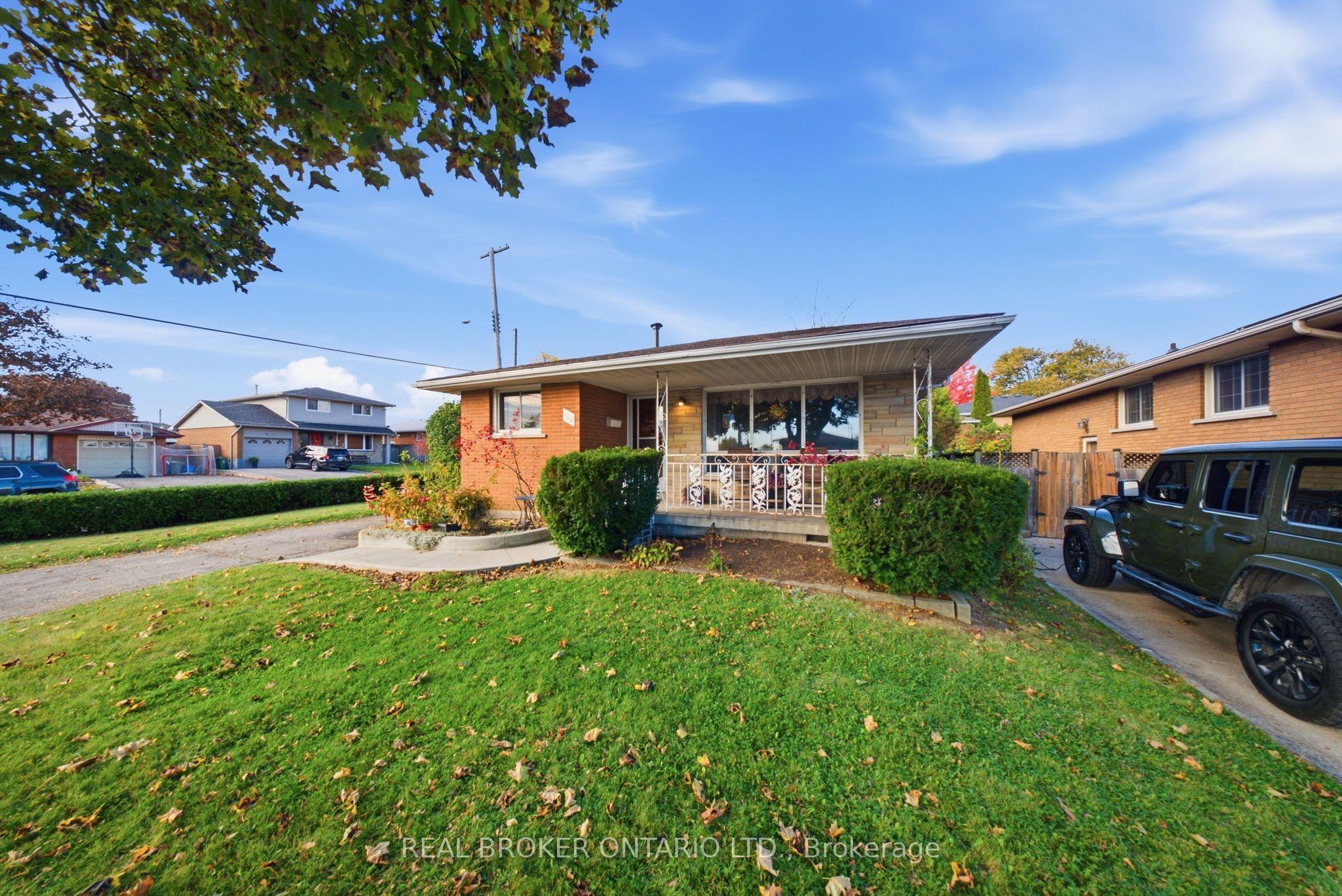 24 Rapallo Drive, Hamilton, ON L8T 3X5