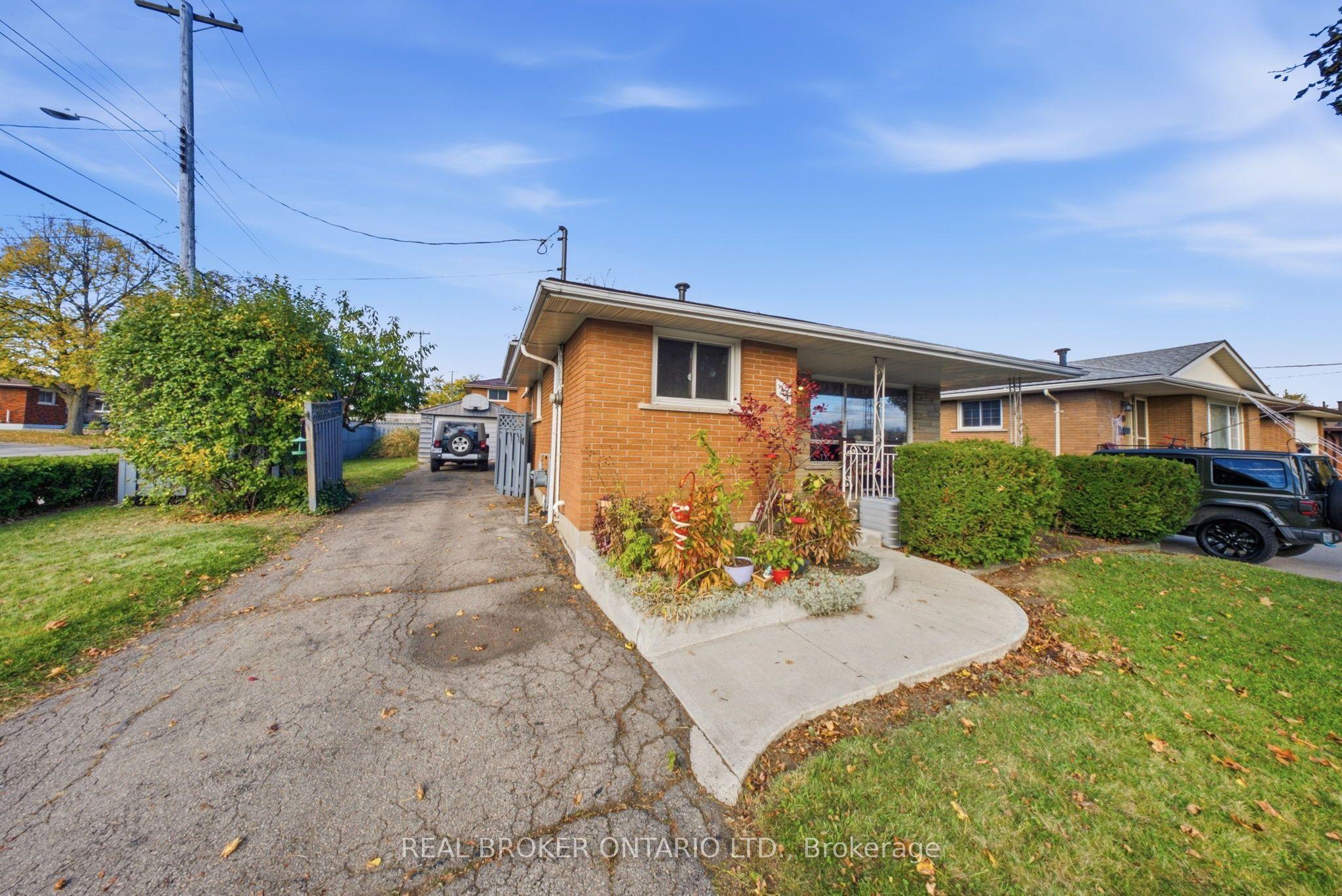 24 Rapallo Drive, Hamilton, ON L8T 3X5