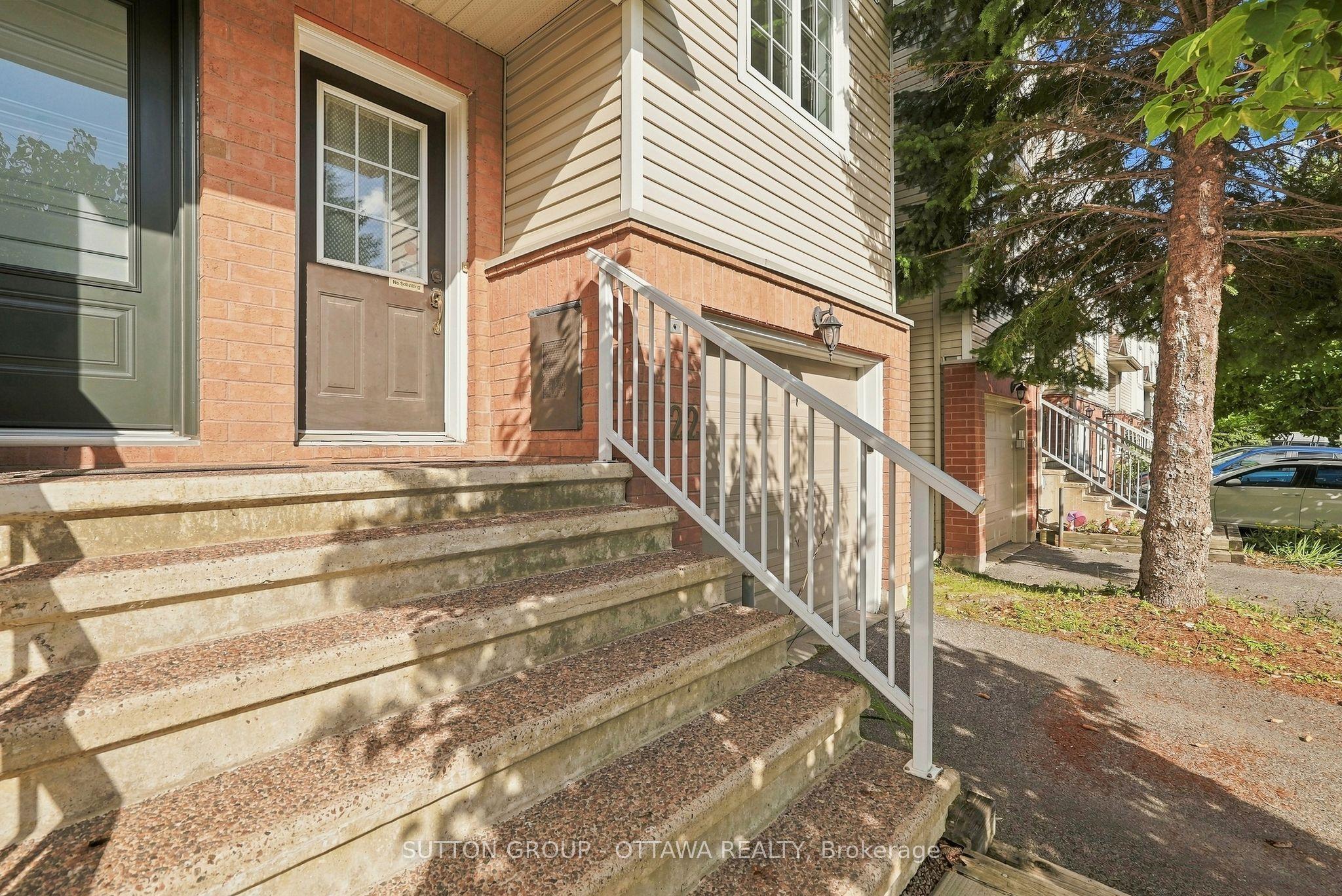 22 Manhattan Crescent, Carlington - Central Park, ON K2C 4B4
