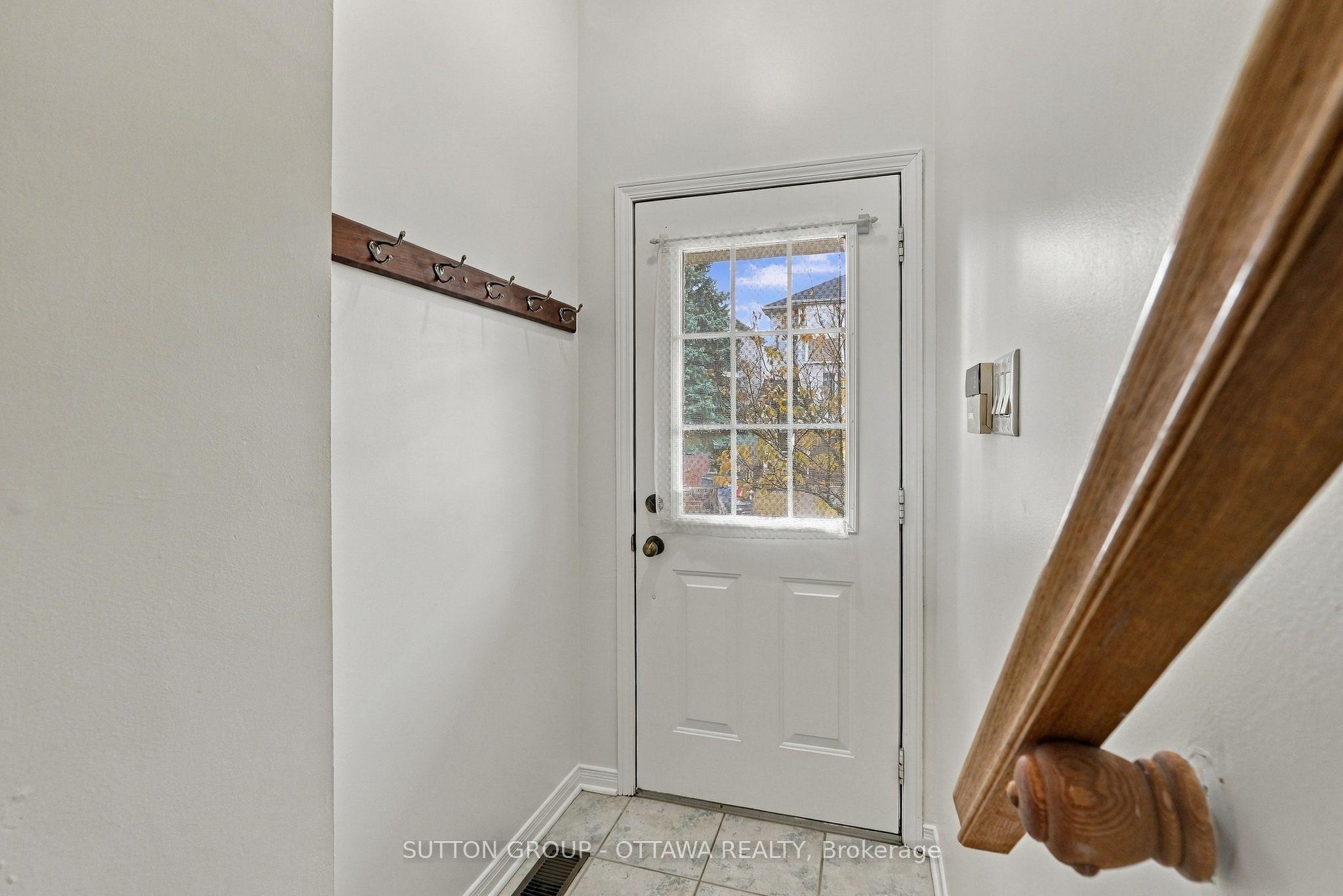 22 Manhattan Crescent, Carlington - Central Park, ON K2C 4B4
