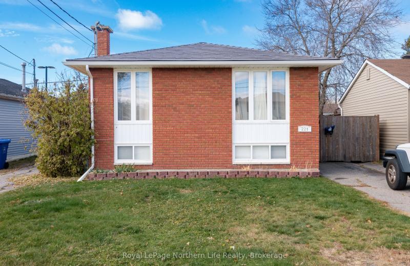 221 Lee Avenue, North Bay, ON P1A 2K5
