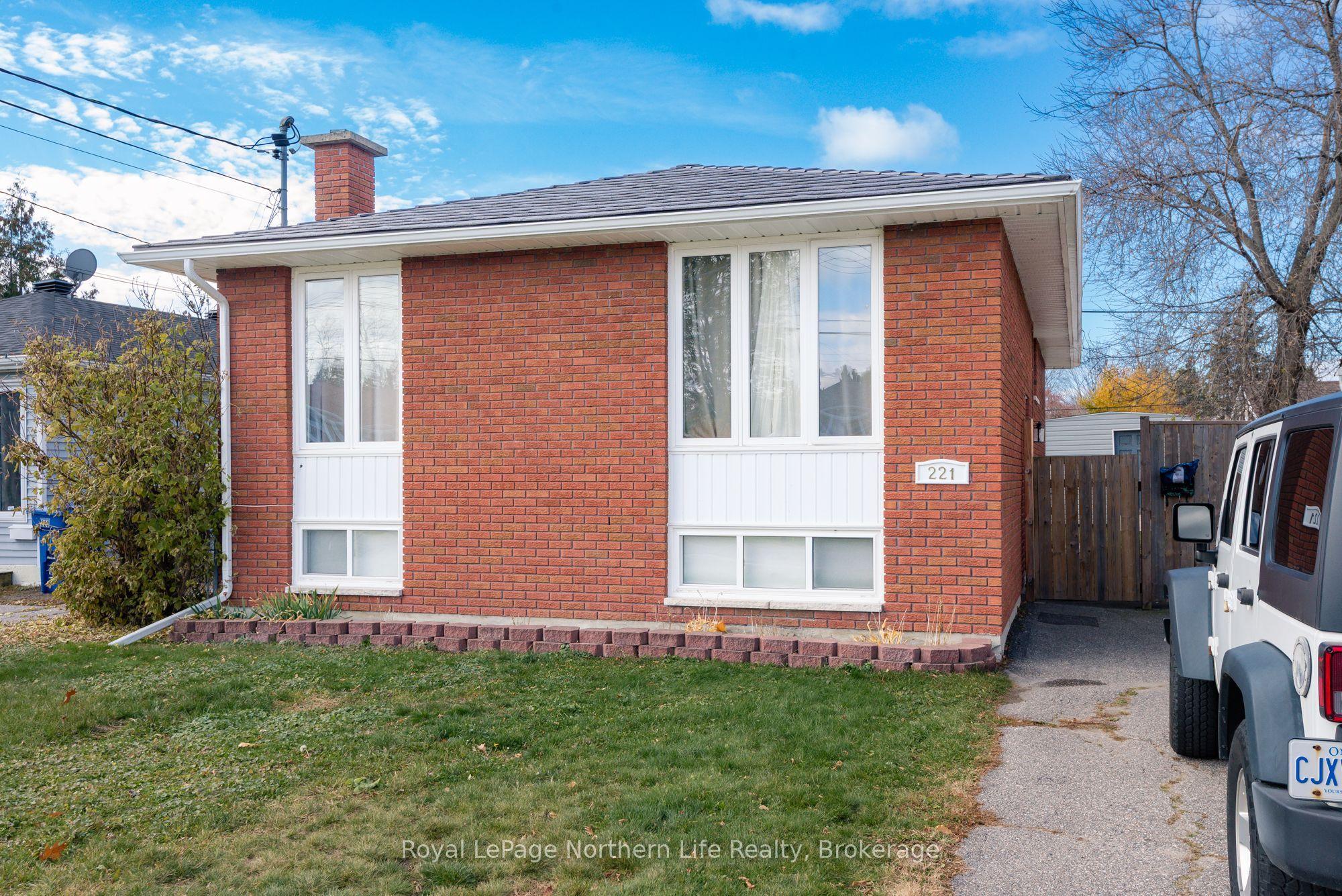 221 Lee Avenue, North Bay, ON P1A 2K5