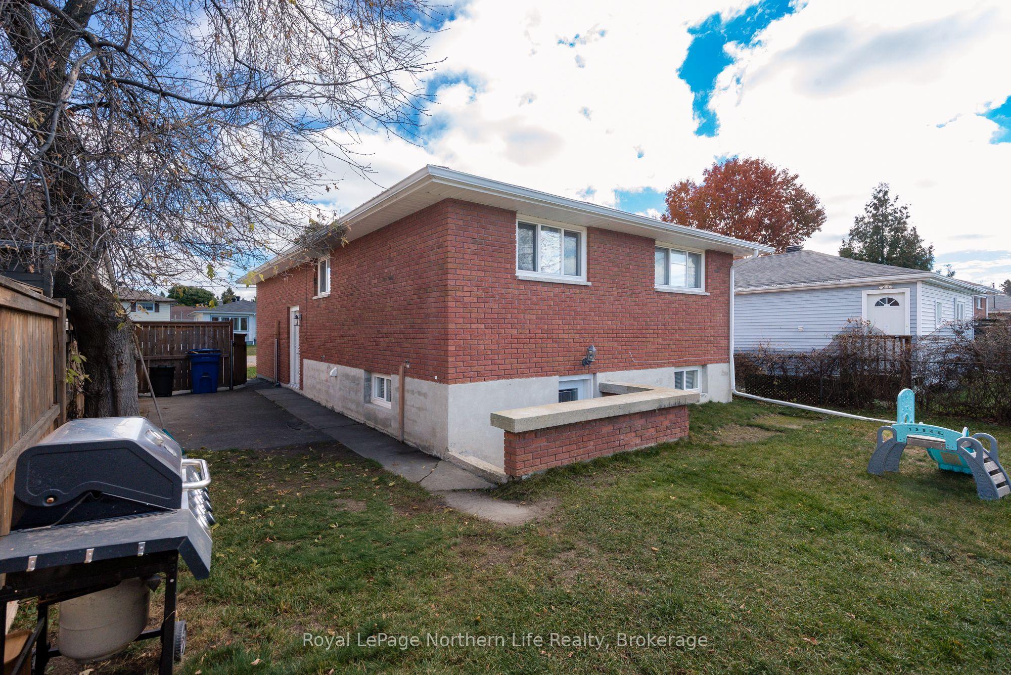 221 Lee Avenue, North Bay, ON P1A 2K5
