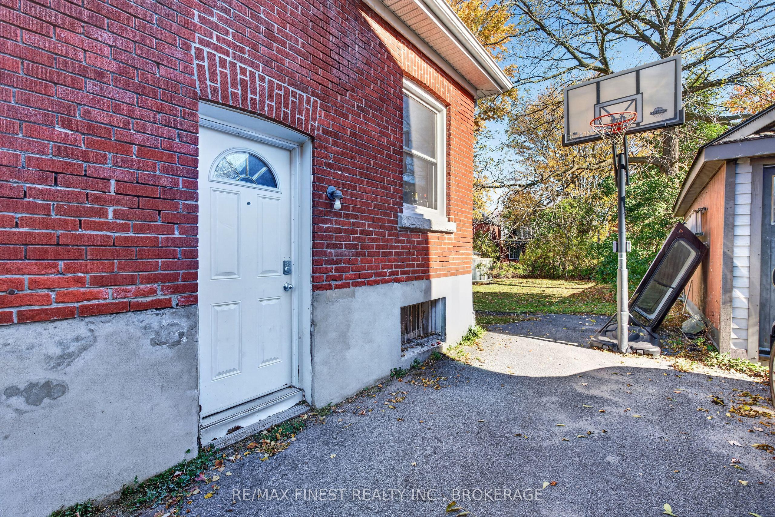 109 Nelson Street, Kingston, ON K7L 3W9