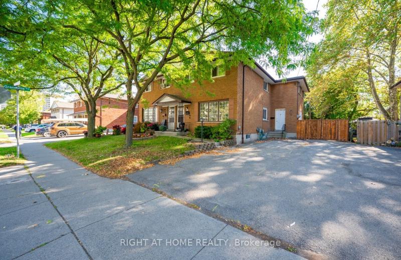 72 Delawana Drive, Hamilton, ON L8E 1G4