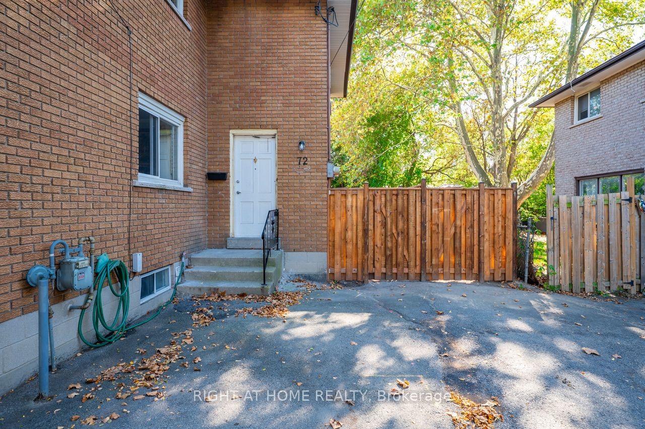 72 Delawana Drive, Hamilton, ON L8E 1G4