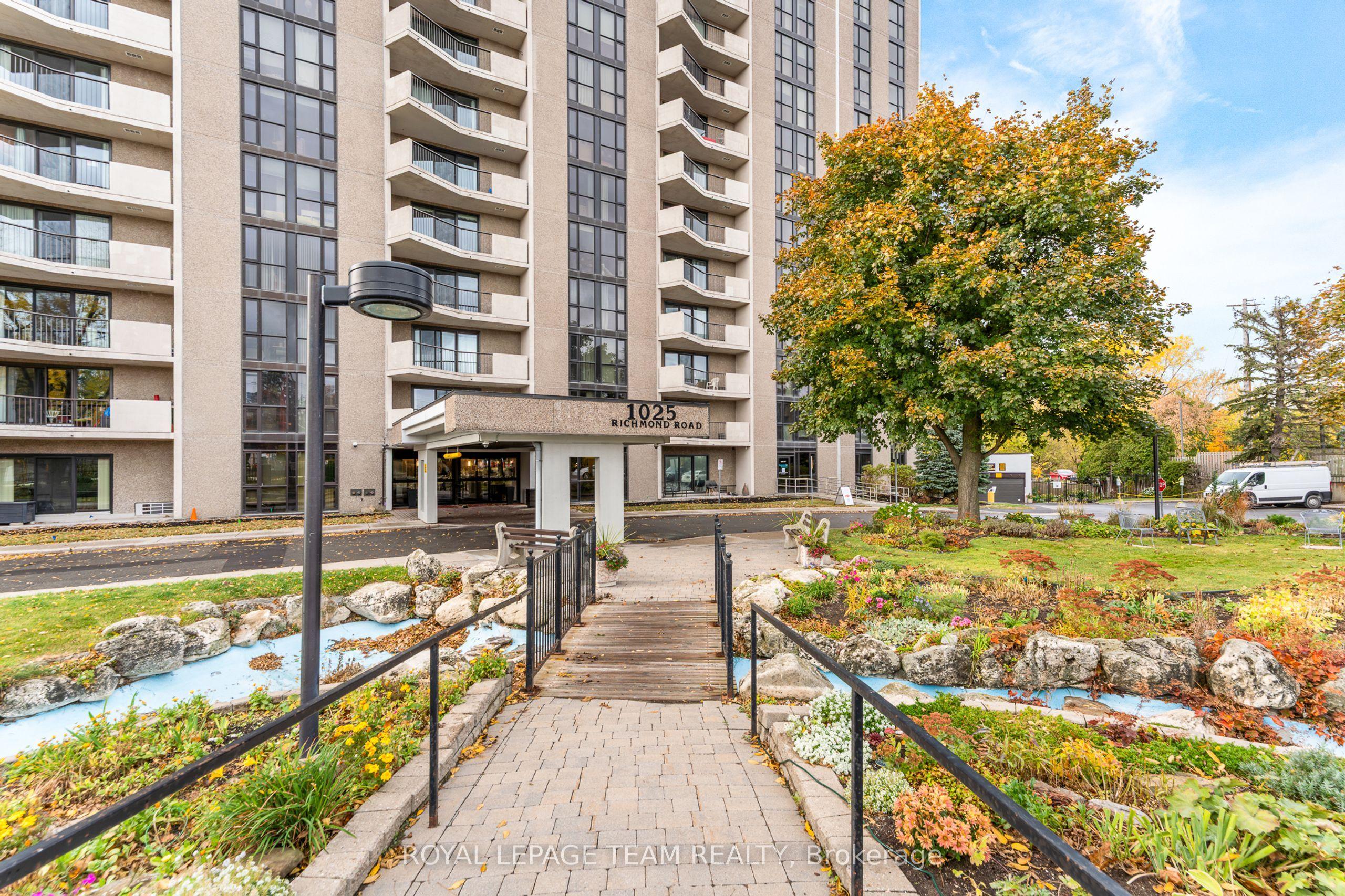 1025 Richmond Road 2705, Woodroffe, ON K2B 8G8