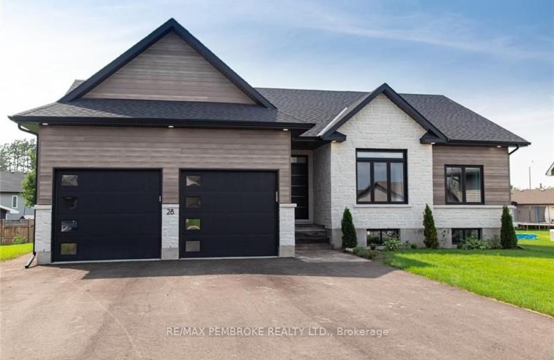 13 Onyx Drive, Petawawa, ON K8H 0E5