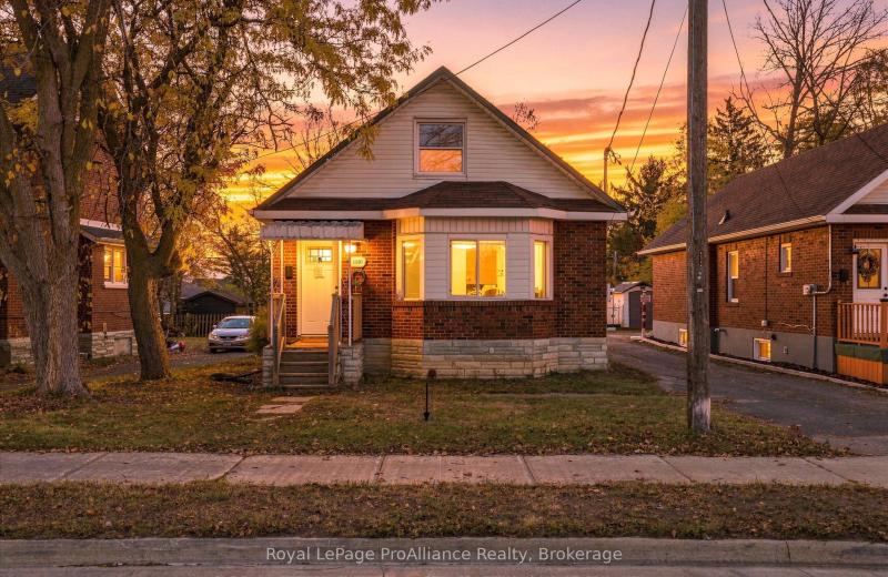 1310 Clonsilla Avenue, Peterborough, ON K9J 5Z2