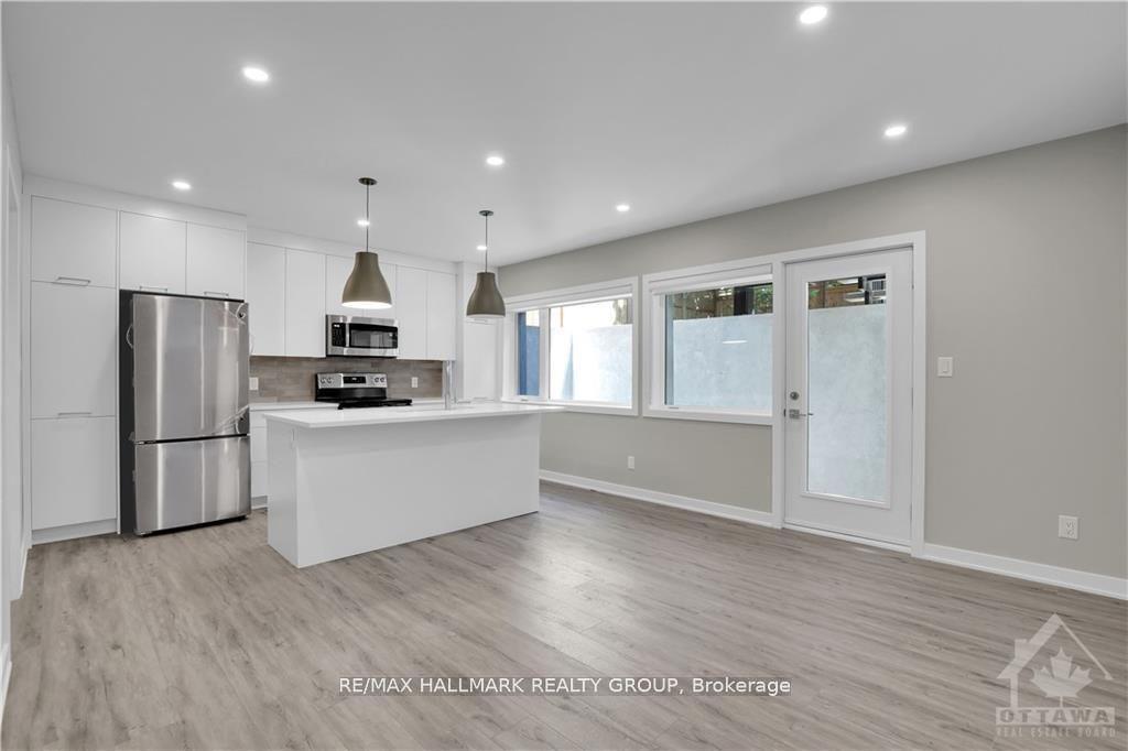 318 Mona Avenue B, Vanier and Kingsview Park, ON K1L 7A2