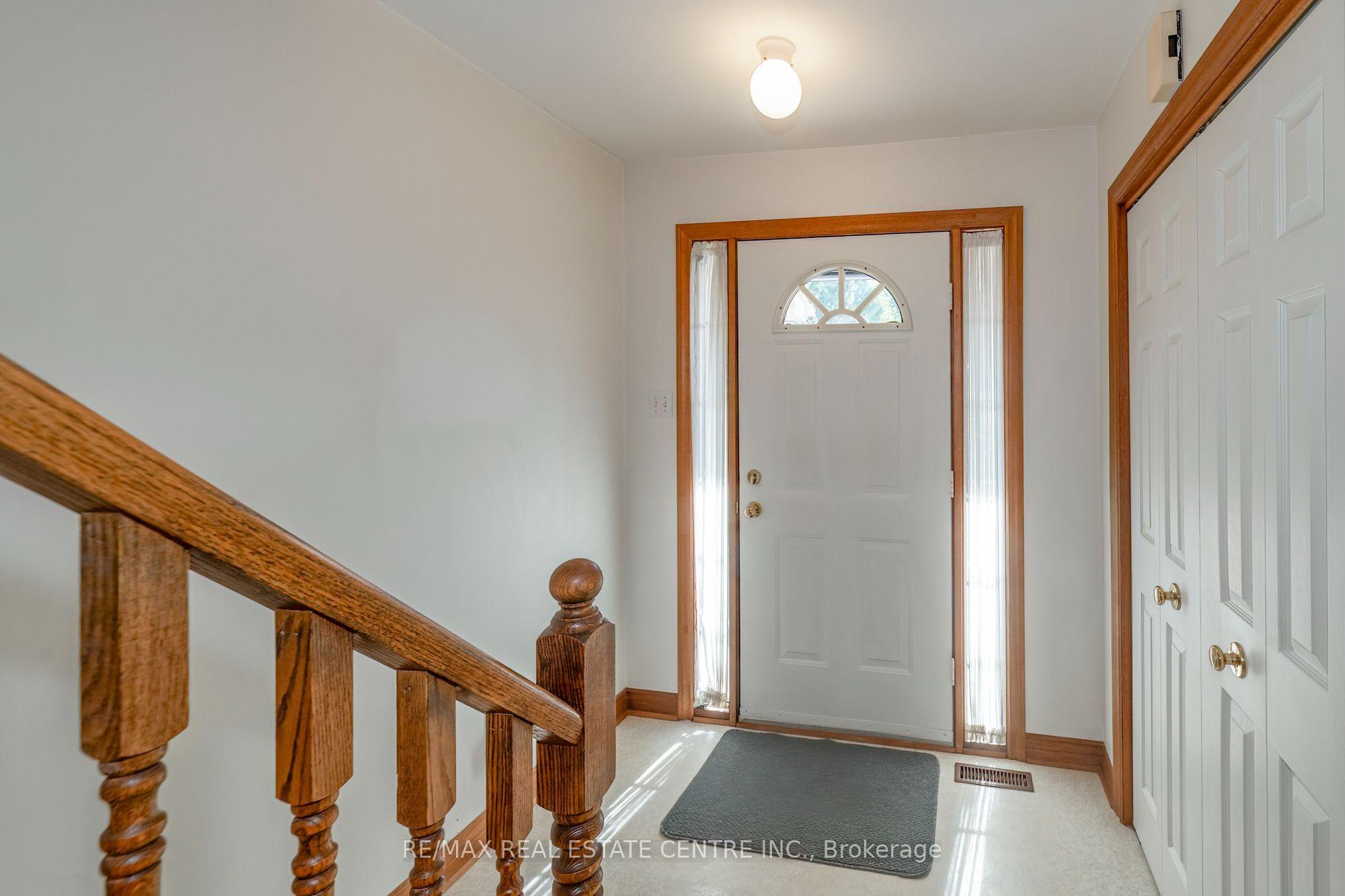 2 Walker Court, Grimsby, ON L3M 5J5