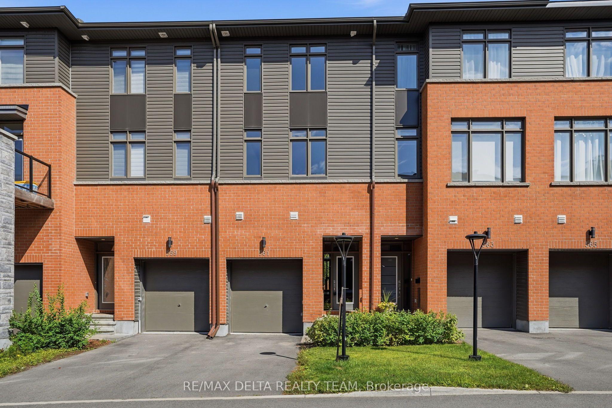 561 Halo Private, Orleans - Convent Glen and Area, ON K1C 0C7