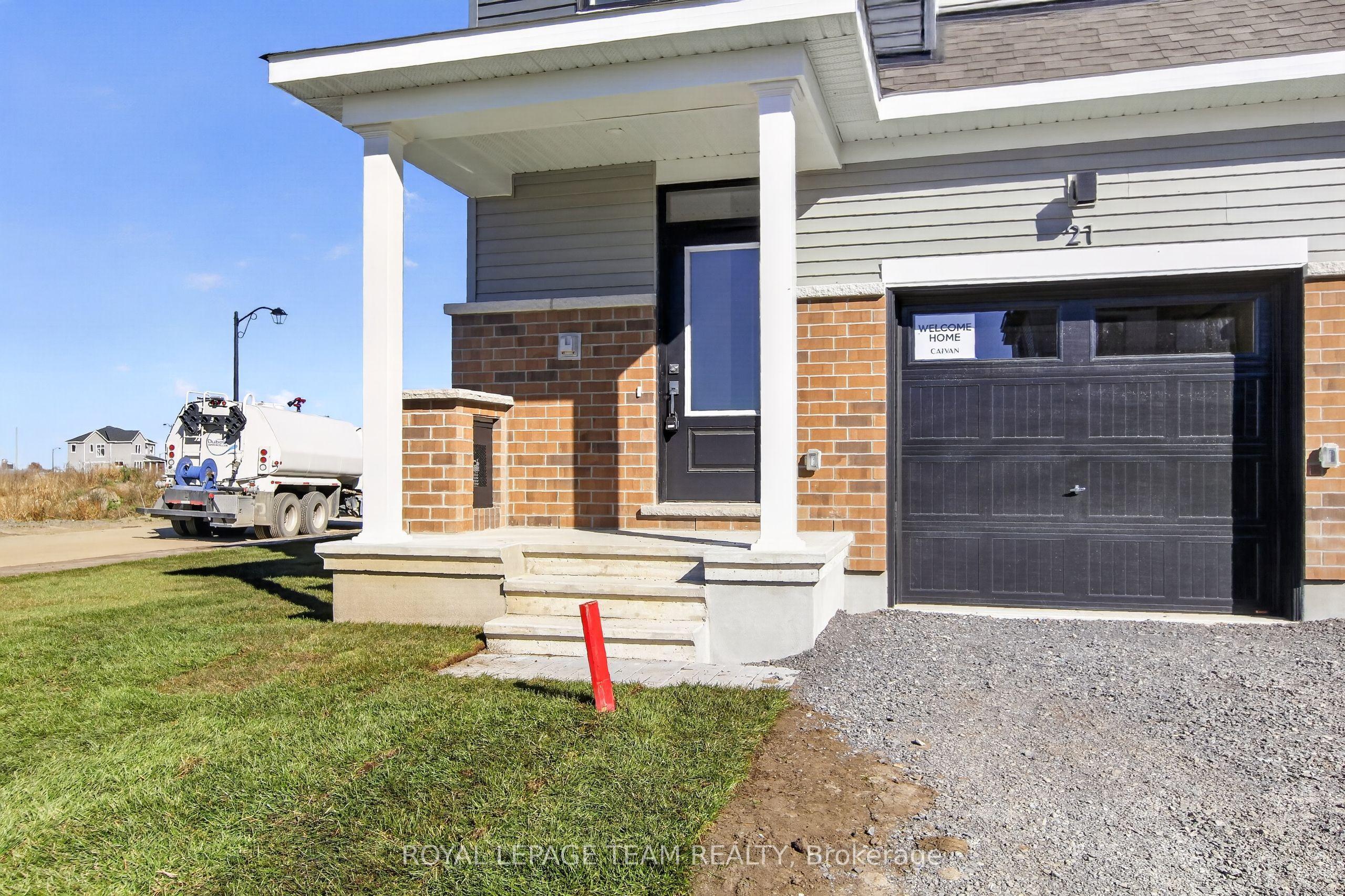 21 SINTALUTA Walk, Stittsville - Munster - Richmond, ON K0A 2Z0